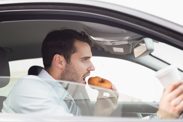 Las distracciones al volante: cómo abordarlas con la norma ISO 39001