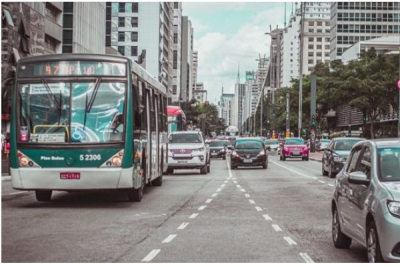 La distracción en la conducción del transporte público en Chile: una amenaza vigente
